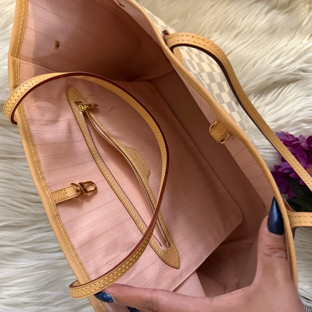 Louis Vuitton White and Tan Checkered Shoulder Bag - Picture 2 of 5